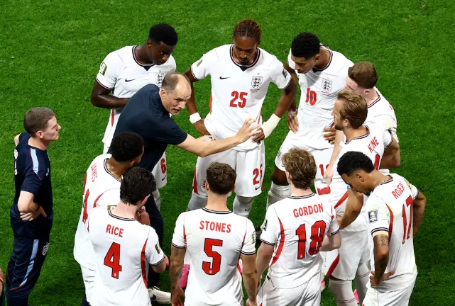 La-interna-que-estalló-en-el-vestuario-de-Inglaterra-por-las-decisiones-del-entrenador-durante-la-eliminación-del-Mundial-contra-Argentina-Infobae-07-17-2026_02_43_PM